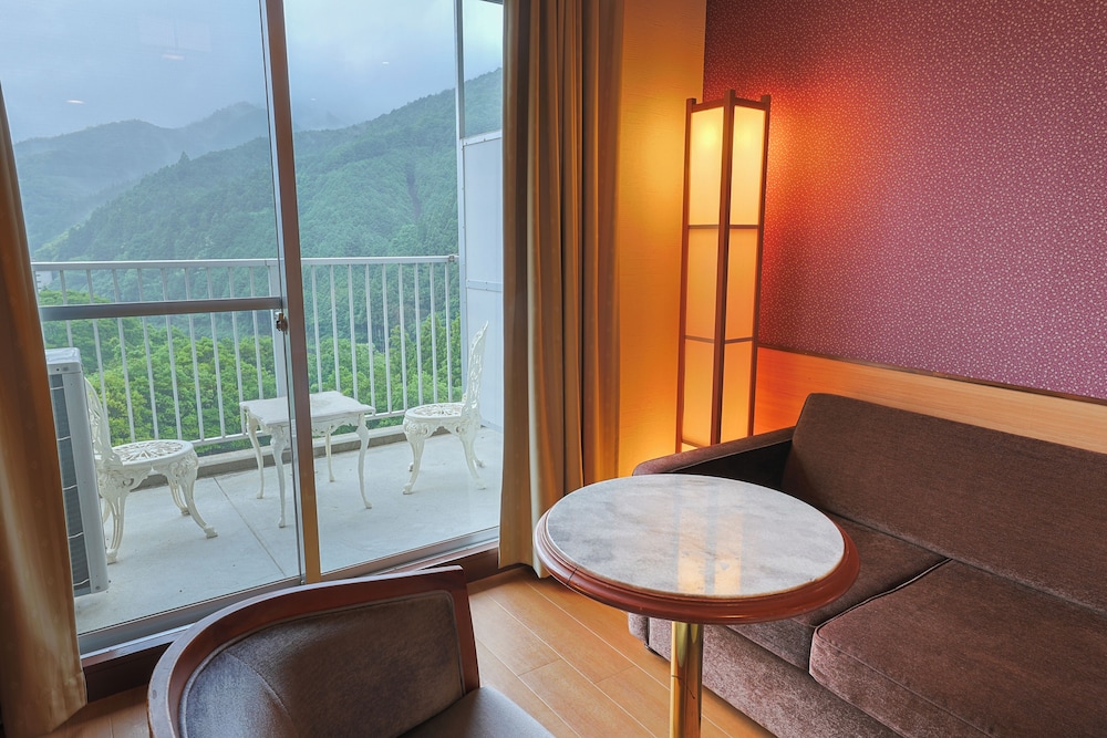 デラックス ツインルーム 客室1 | 火の谷温泉 美杉リゾート