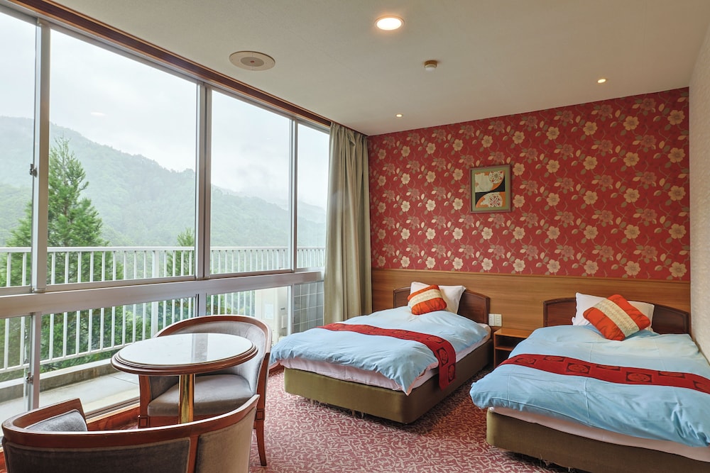 ファミリー ルーム 客室1 | 火の谷温泉 美杉リゾート