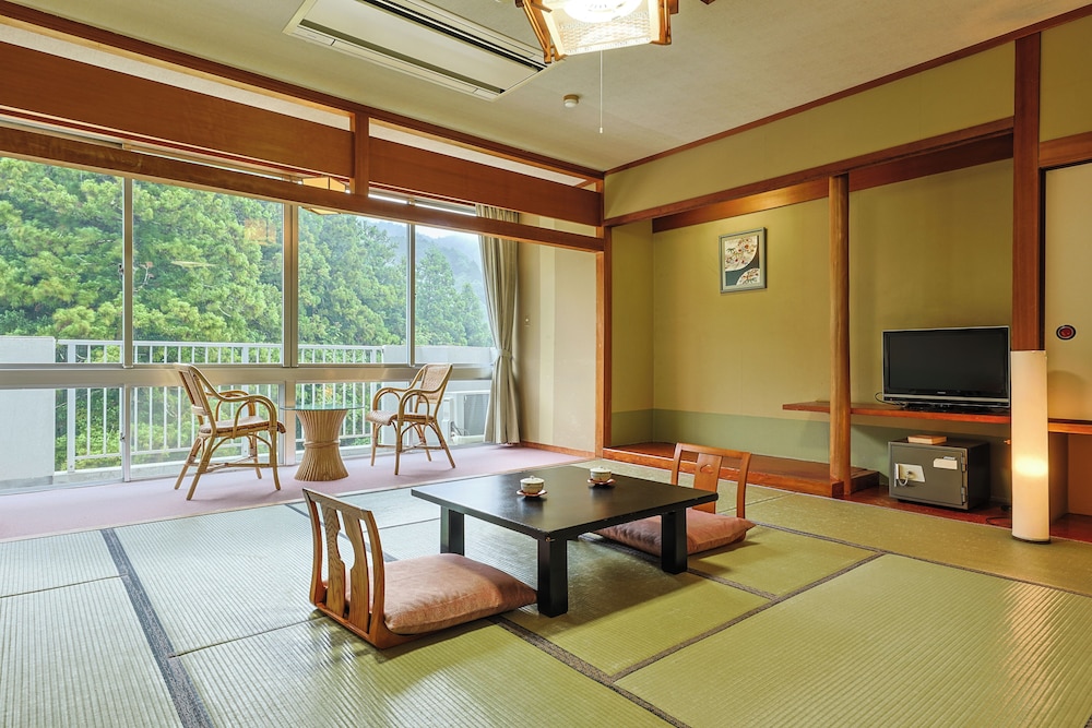 客室1 | 火の谷温泉 美杉リゾート