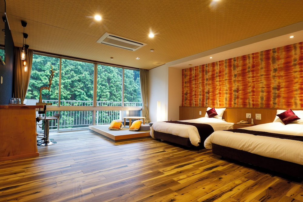 デラックス 4 人部屋 | 火の谷温泉 美杉リゾート