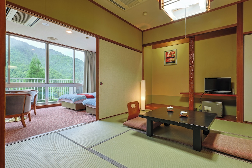 ファミリー ルーム 客室2 | 火の谷温泉 美杉リゾート