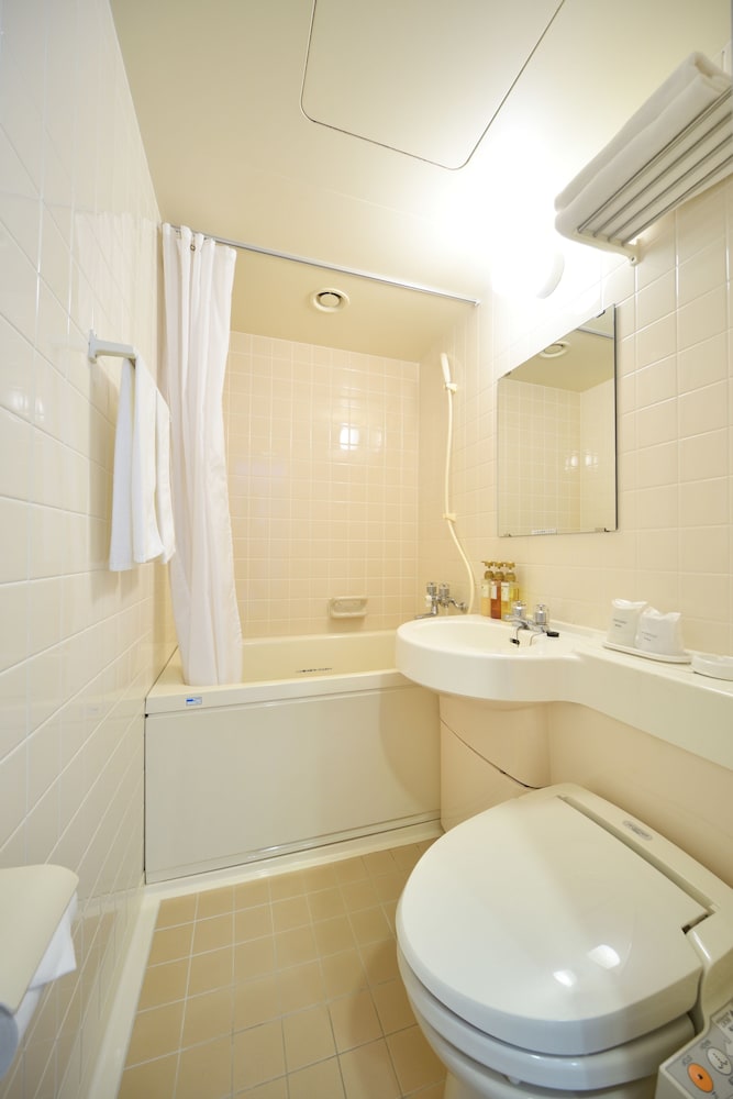 ダブルルーム 喫煙可 バスルーム0 | 宇和島オリエンタルホテル