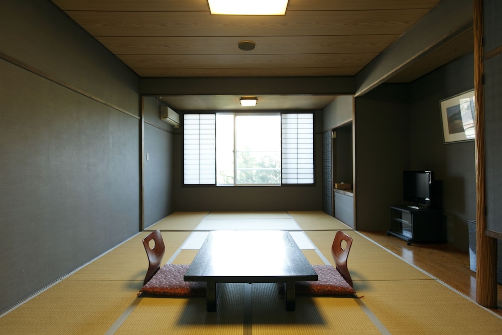 和室 共有バスルーム 禁煙 (子供3歳以上は追加料金が発生します/アレルギーの方は事前にご連絡下さい。当日のお食事変更はできません。) 客室3 | マウントビュー箱根