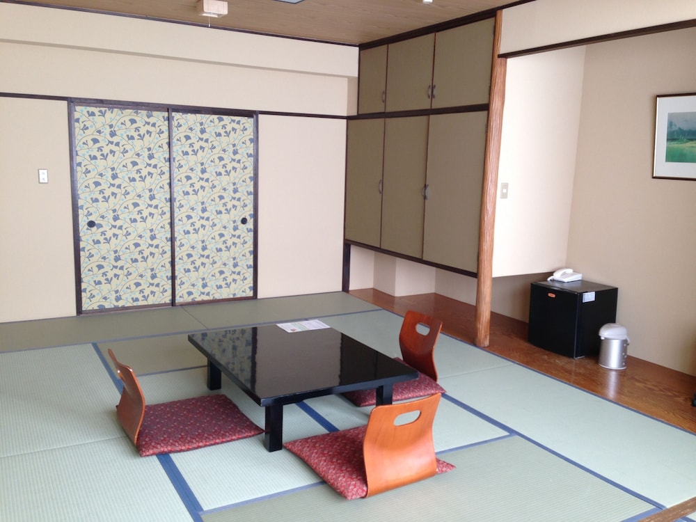 和室 共有バスルーム 禁煙 (子供3歳以上は追加料金が発生します/アレルギーの方は事前にご連絡下さい。当日のお食事変更はできません。) 客室2 | マウントビュー箱根