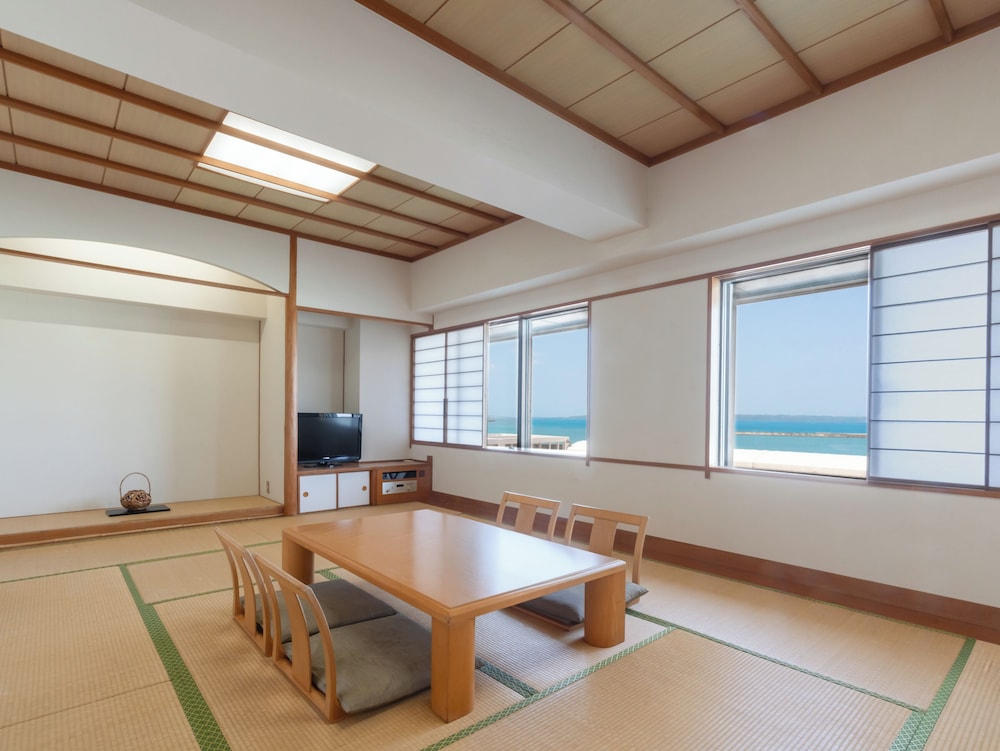 [禁煙] 檜(ヒノキ) 風呂付き和室 (定員5名) | ホテルアトールエメラルド宮古島