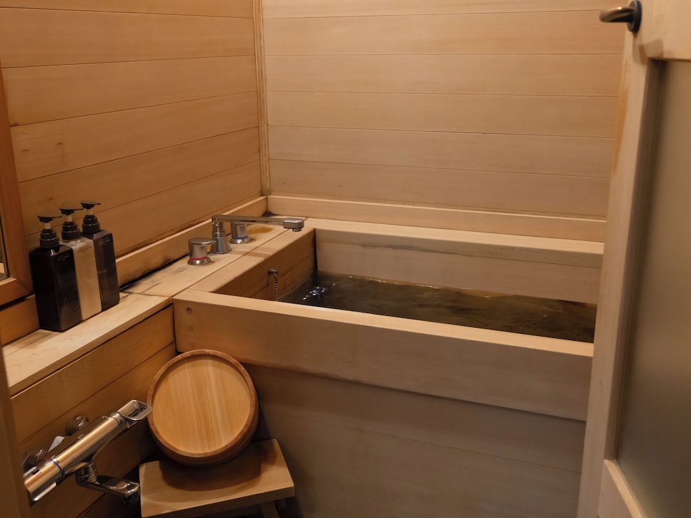 [禁煙] 和室 (定員3名) バスルーム0 | ホテルアトールエメラルド宮古島