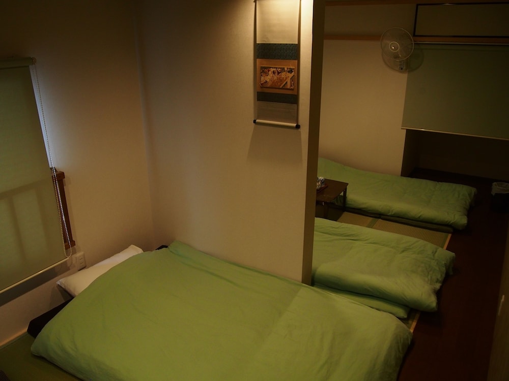 Traditional Triple with Shared Bath 客室3 | ゲストハウス ソイ