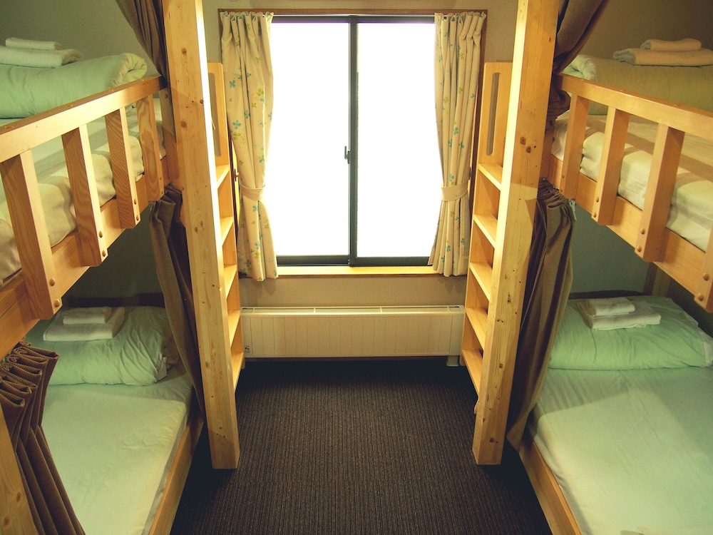 Quadruple Bunk Bed with Shared Bath 客室1 | ゲストハウス ソイ