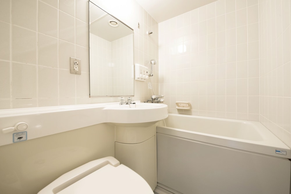 スタンダード ツインルーム シングルベッド 2 台 禁煙 バスルーム0 | メイプルイン幕張