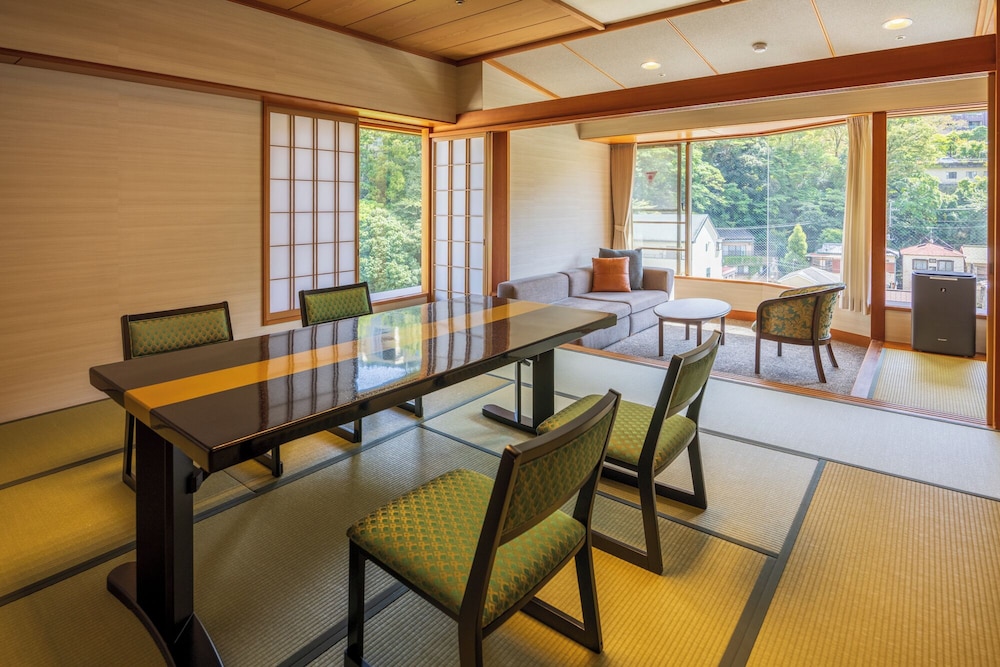[喜咲] 川側 かけ流し露天風呂付和室 広々12.5帖 (48平米) 客室8 | ホテル河鹿荘