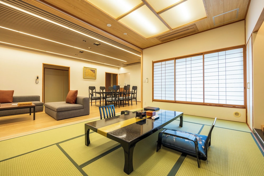 特別フロア-IKOI 憩 - [飛翔] 街側 温泉内風呂付特別室和洋室 | ホテル河鹿荘