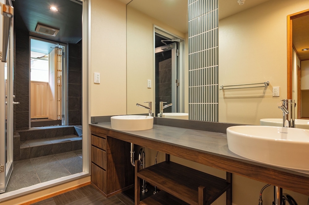 特別フロア-IKOI 憩-[飛天] 川側 温泉露天風呂付特別室和洋室 客室6 | ホテル河鹿荘