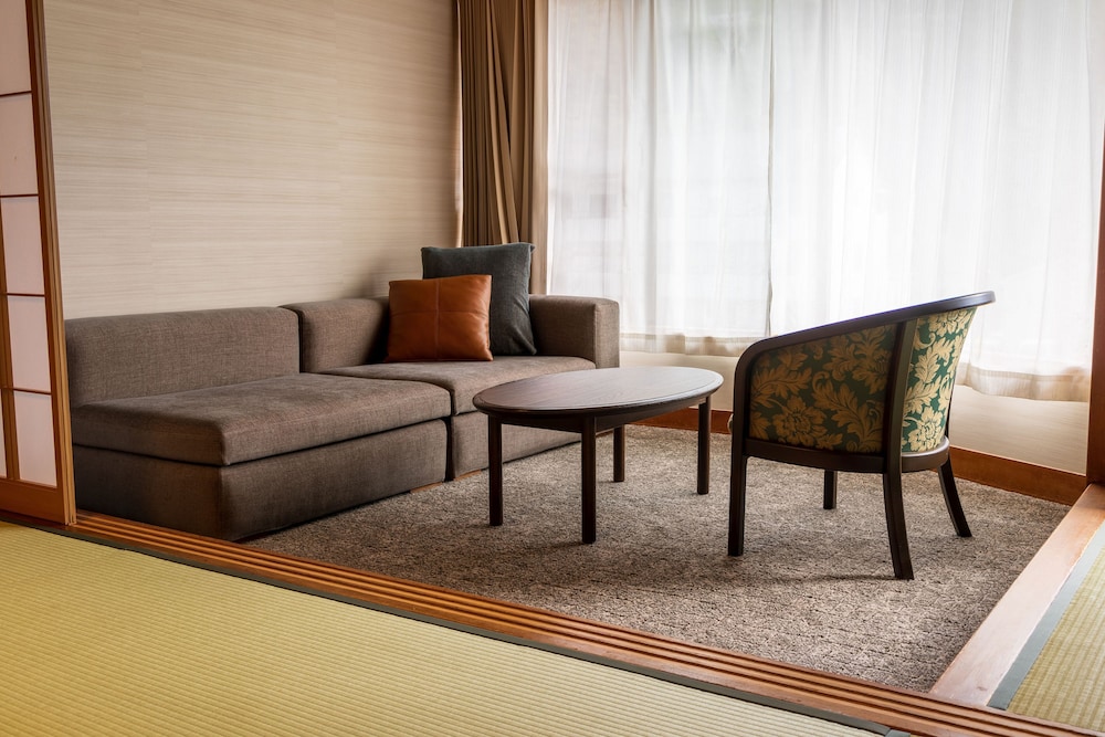 [喜咲] 川側 かけ流し露天風呂付和室 広々12.5帖 (48平米) 客室2 | ホテル河鹿荘