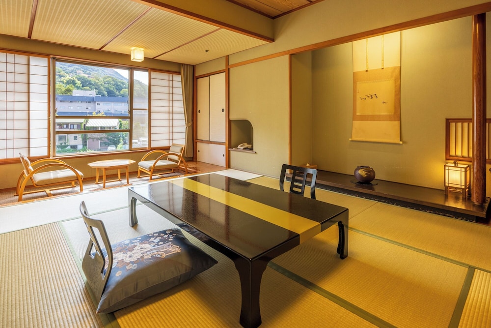 川側 和室10畳 | ホテル河鹿荘