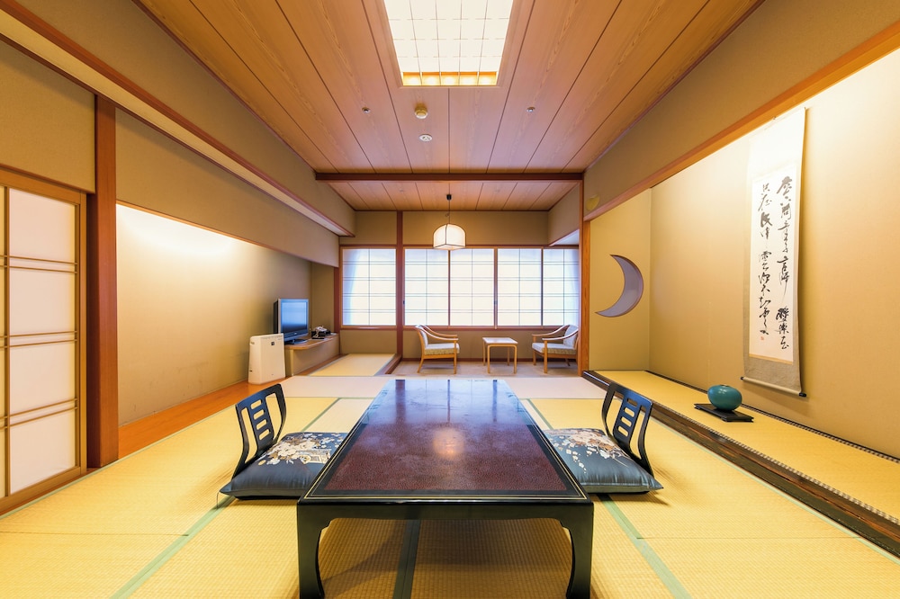 街側 和室 二食付き 客室3 | ホテル河鹿荘