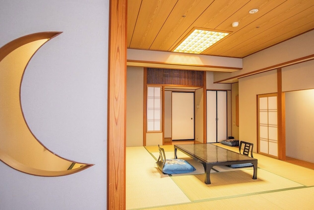 街側 和室 二食付き 客室2 | ホテル河鹿荘