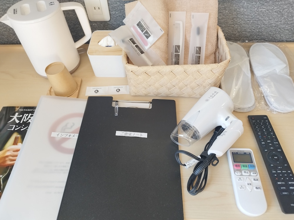 セミダブルルーム【リノベーション】 共用バスルーム 禁煙 客室の設備とサービス0 | 新今宮ホテル