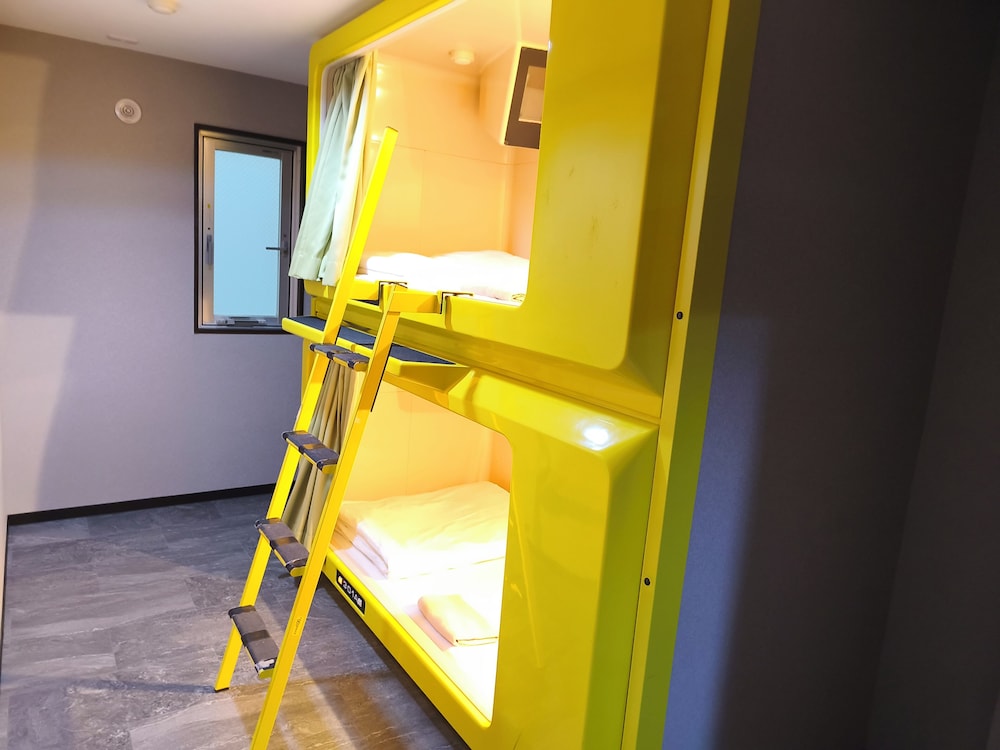 カプセルツインルーム [リノベーション] 共用バスルーム 禁煙 客室6 | 新今宮ホテル