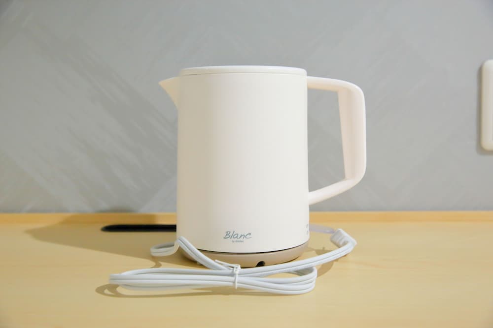 セミダブルルーム【リノベーション】 共用バスルーム 禁煙 客室3 | 新今宮ホテル