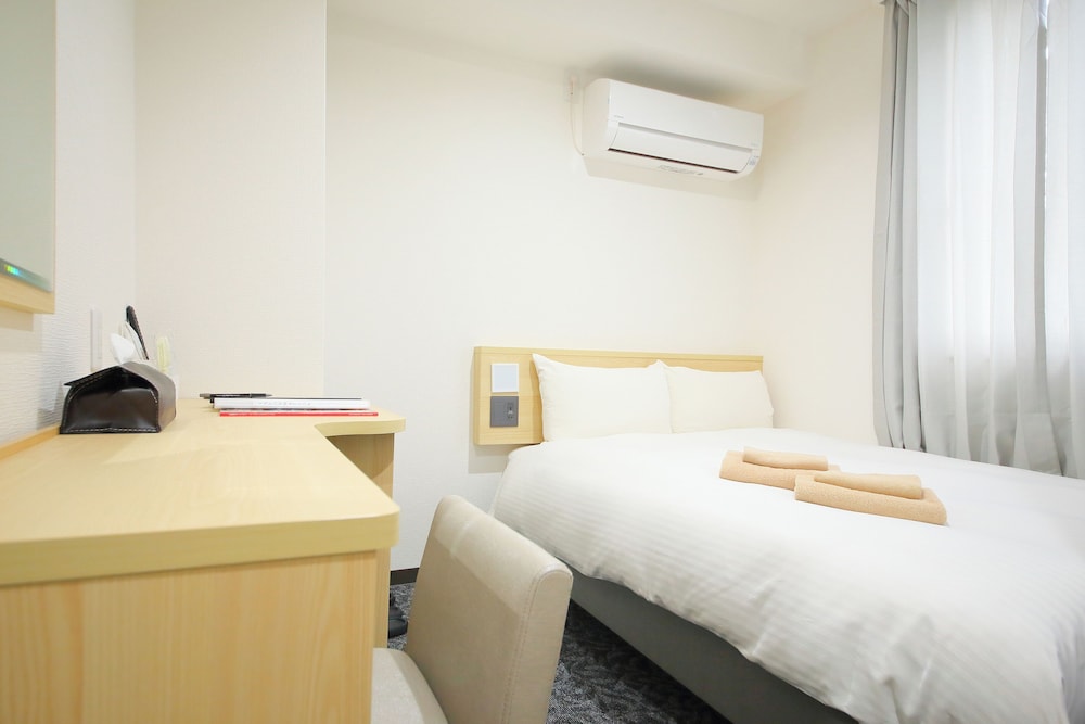 セミダブルルーム【リノベーション】 共用バスルーム 禁煙 | 新今宮ホテル