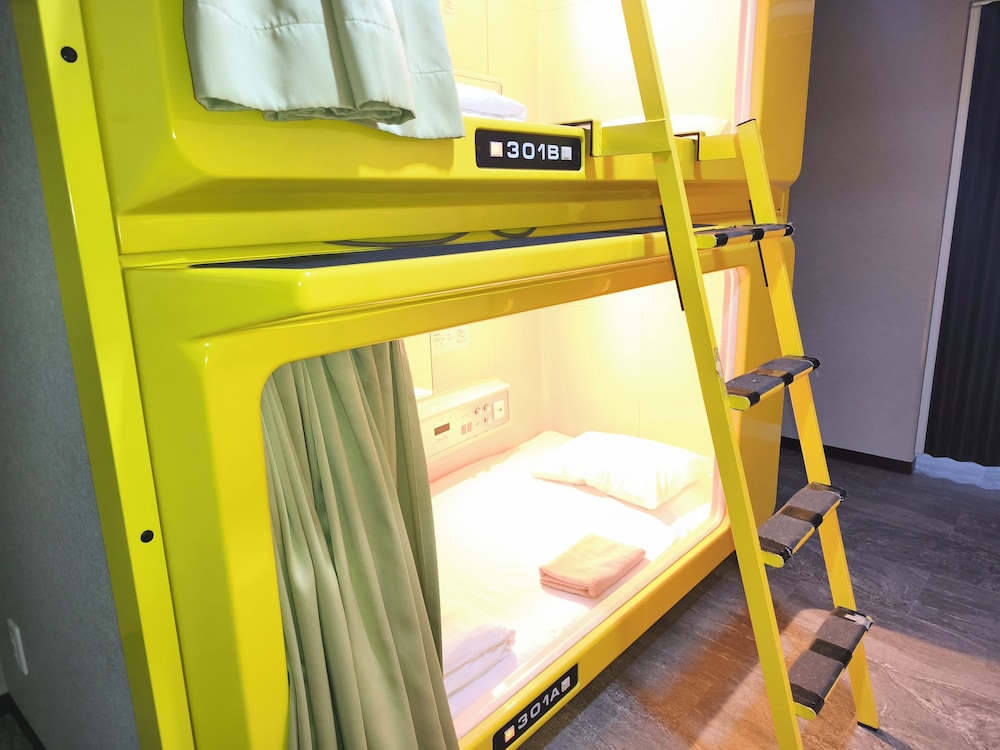 カプセルツインルーム [リノベーション] 共用バスルーム 禁煙 客室7 | 新今宮ホテル