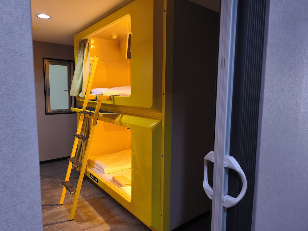 カプセルツインルーム [リノベーション] 共用バスルーム 禁煙 客室5 | 新今宮ホテル