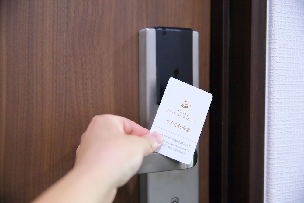 セミダブルルーム【リノベーション】 共用バスルーム 禁煙 客室2 | 新今宮ホテル