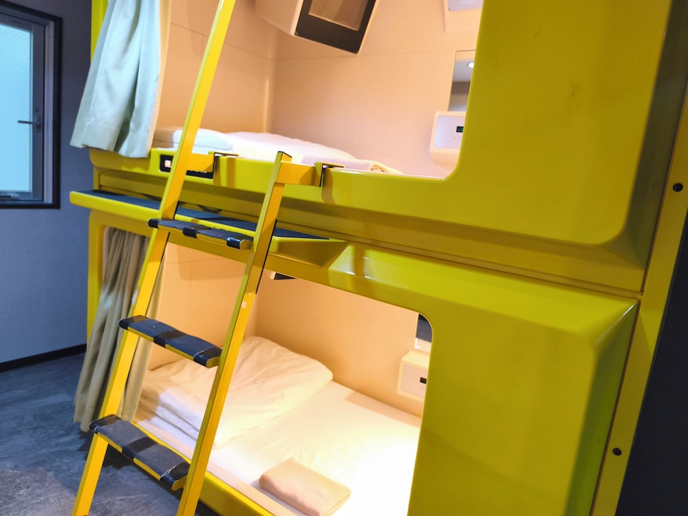 カプセルツインルーム [リノベーション] 共用バスルーム 禁煙 客室8 | 新今宮ホテル