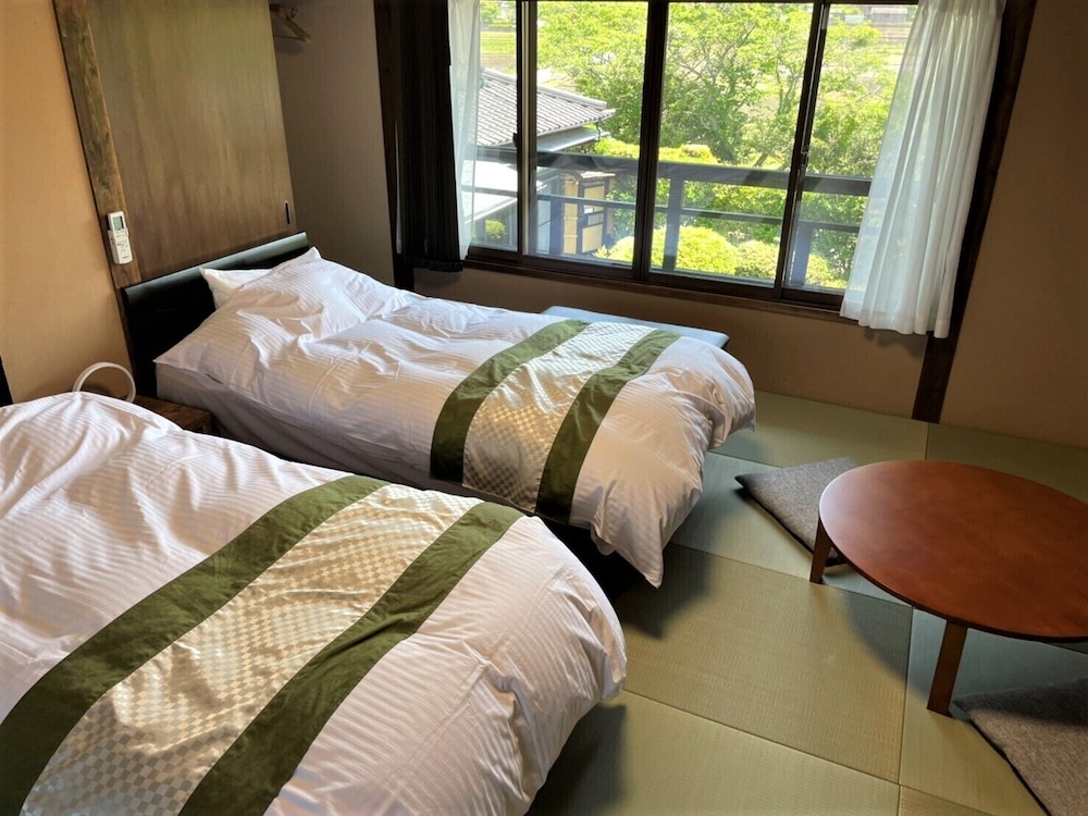 和洋室デラックス 二人部屋 (大人専用) 禁煙 客室2 | 山荘田名加