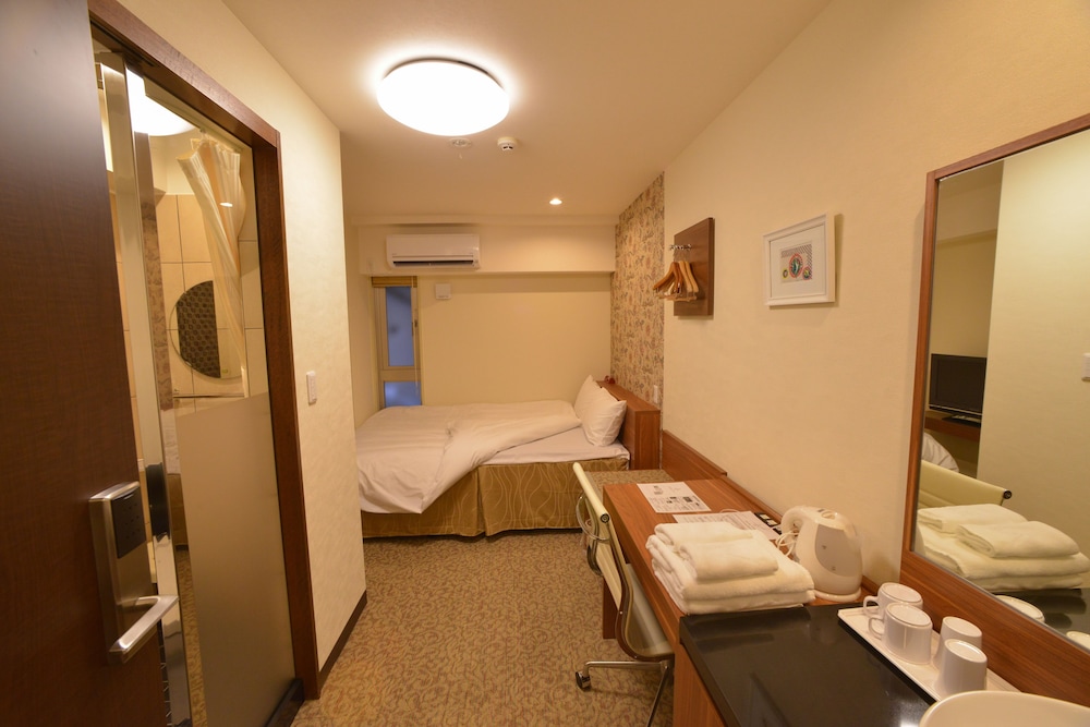 レギュラー ダブルルーム 禁煙 別館 (LCH 2nd) 客室3 | KARIYUSHI LCH.Izumizaki 県庁前