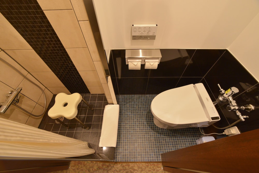 ロングタイプダブルルーム 禁煙 別館 (LCH 2nd) バスルーム0 | KARIYUSHI LCH.Izumizaki 県庁前