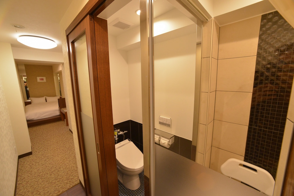 ロングタイプダブルルーム 禁煙 別館 (LCH 2nd) バスルーム1 | KARIYUSHI LCH.Izumizaki 県庁前