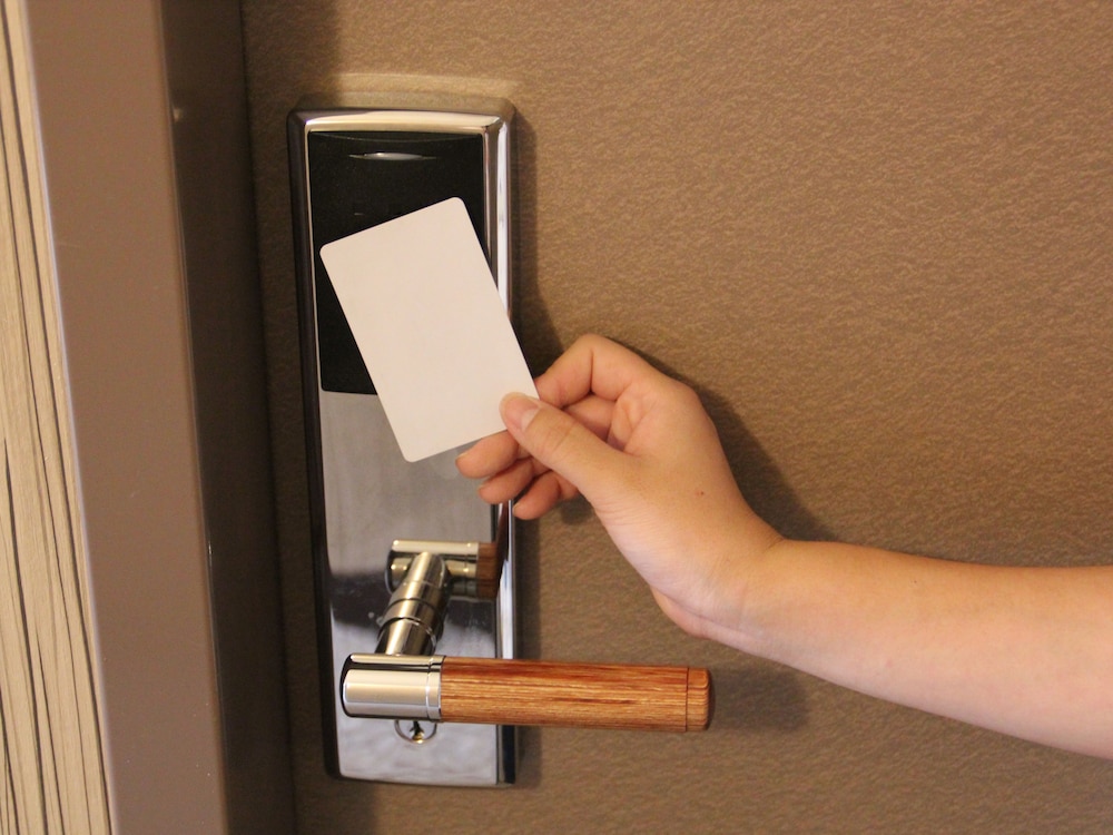 客室1 | KARIYUSHI LCH.Izumizaki 県庁前