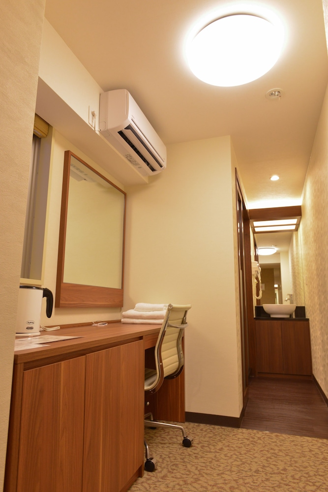 ロングタイプダブルルーム 禁煙 別館 (LCH 2nd) 客室3 | KARIYUSHI LCH.Izumizaki 県庁前