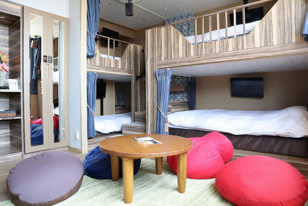 デラックス4ベッド 禁煙 (お酒飲み放題、軽食無料) | アンダの森 大阪天王寺タワー