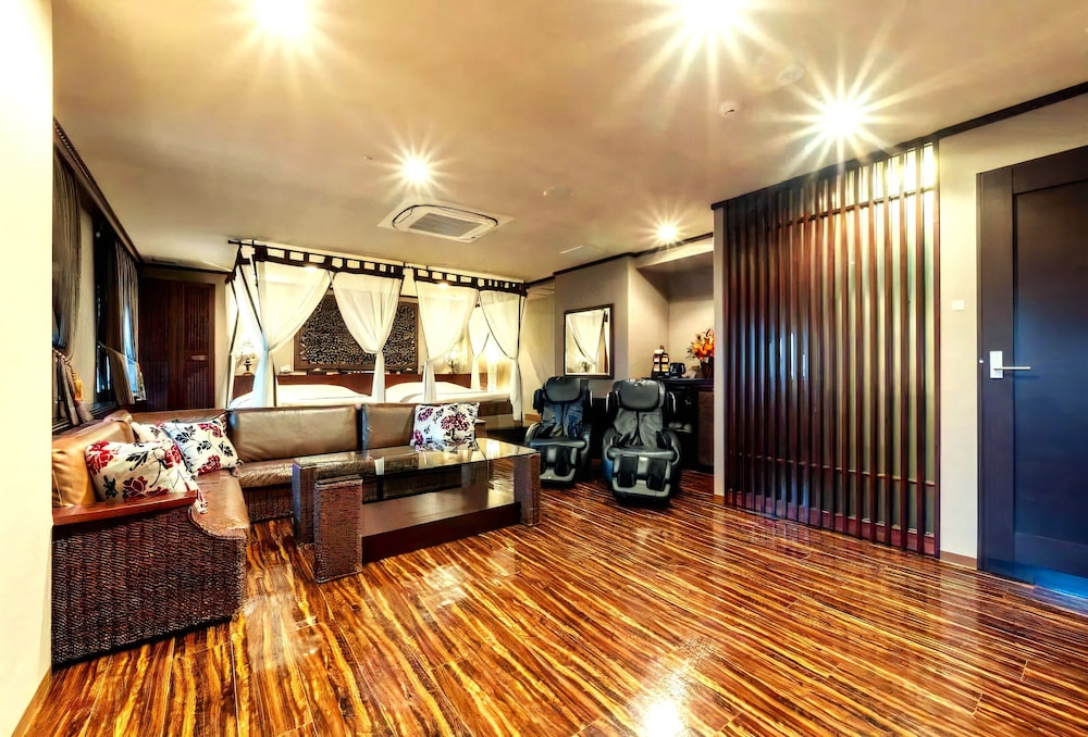 ロイヤルスイート 禁煙 (お酒飲み放題、軽食無料) | アンダの森 大阪天王寺タワー