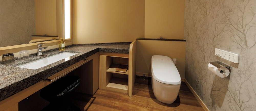 デラックス スイート 2 ベッドルーム バルコニー ガーデンビュー バスルーム0 | 鬼怒川グランドホテル 夢の季