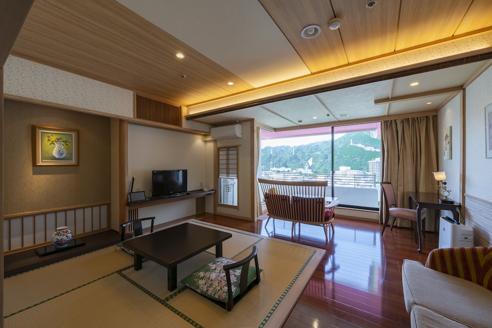 ラグジュアリー ツインルーム 客室1 | 鬼怒川グランドホテル 夢の季
