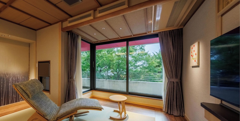 デラックス ダブルルーム 禁煙 ガーデンビュー リビング エリア0 | 鬼怒川グランドホテル 夢の季