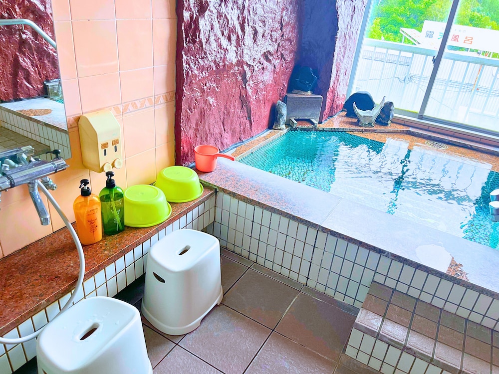 和室4名　岩風呂付 客室2 | 高砂温泉