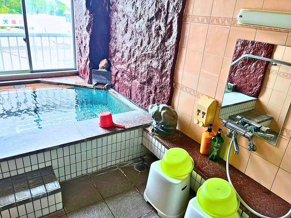 和室3名　岩風呂付 客室2 | 高砂温泉