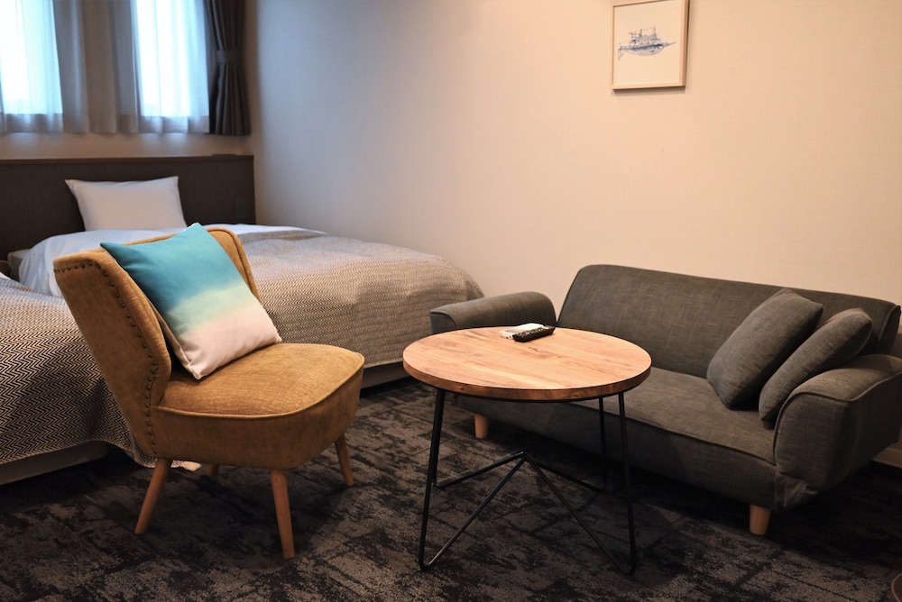 スタンダード ツインルーム リビング エリア0 | ラズリ ヒロシマ ホテル & ラウンジ