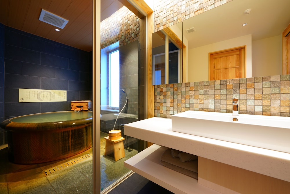 スーペリア ツインルーム バスルーム1 | MURE Beppu