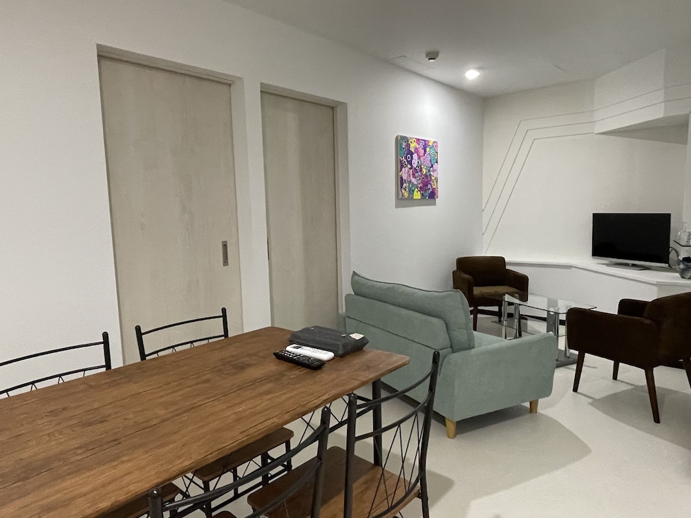 ベーシック ルーム リビング エリア3 | Zenibako House 2F