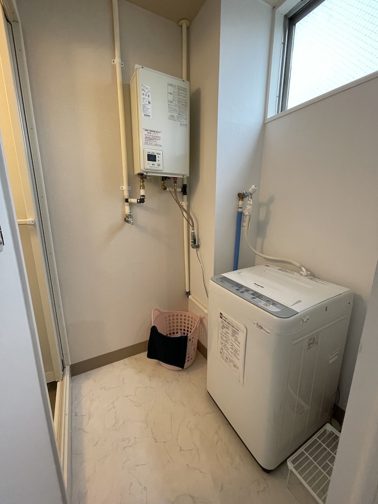 ベーシック ルーム バスルーム0 | Zenibako House 2F