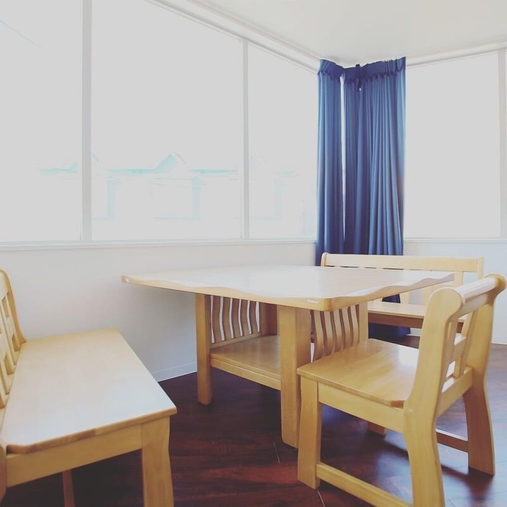 ベーシック ルーム 客室内のダイニングエリア0 | Zenibako House 2F