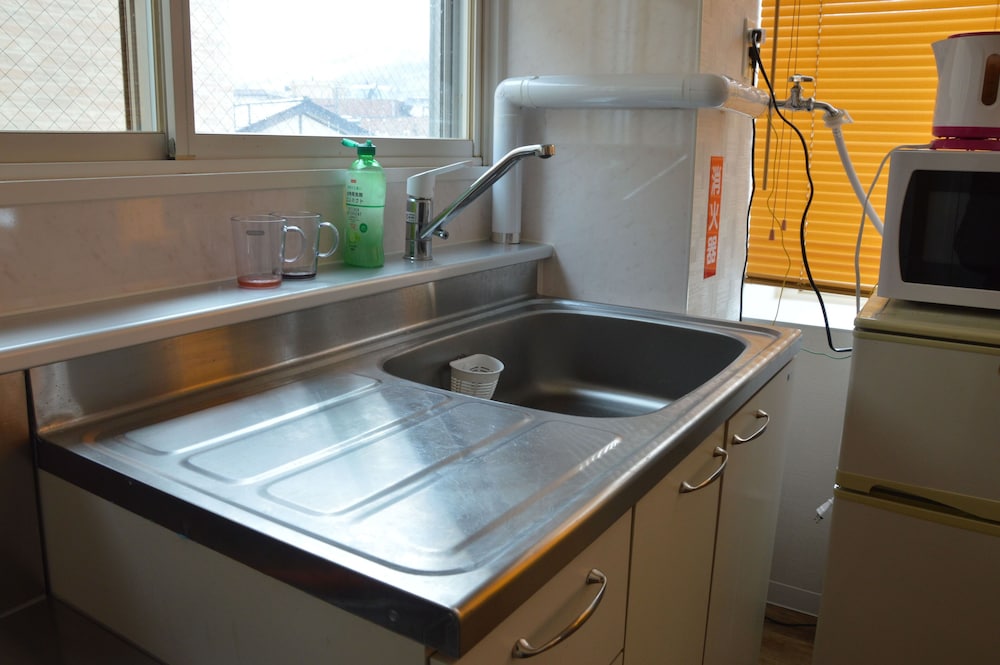 ベーシック ルーム 専用キッチン0 | Zenibako House 3F-RoomB