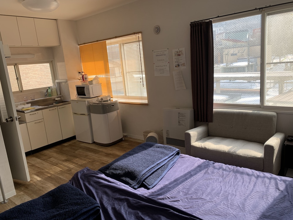 ベーシック ルーム リビングルーム0 | Zenibako House 3F-RoomC