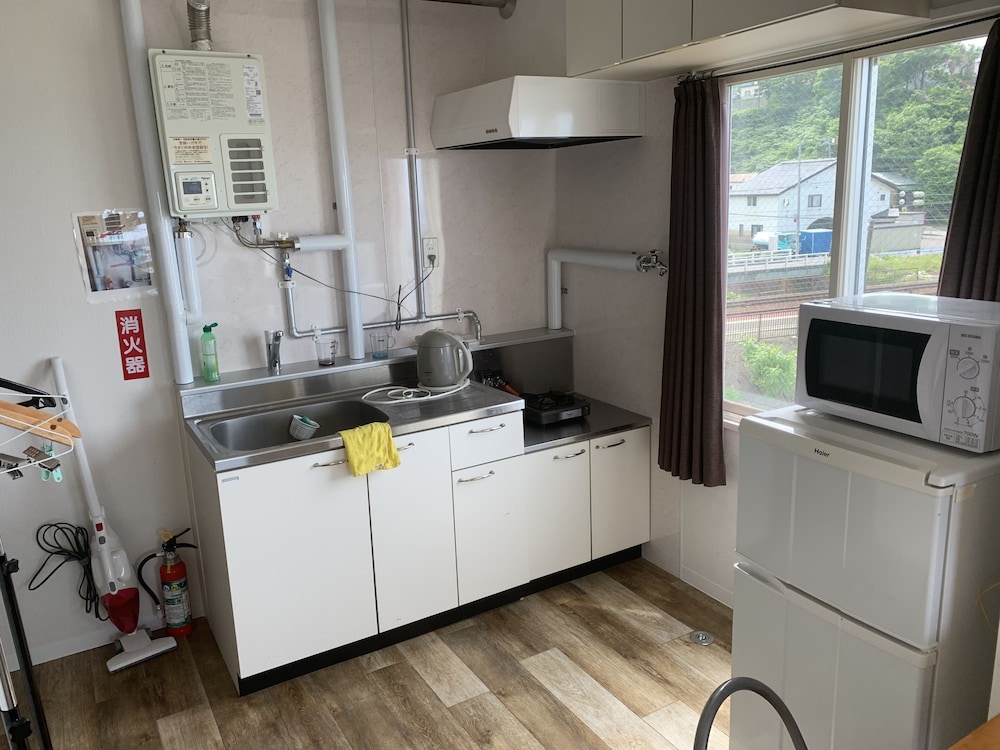 ベーシック ルーム 専用キッチン1 | Zenibako House 3F-RoomC