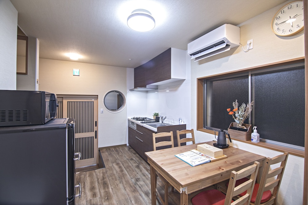 客室内のダイニングエリア1 | 米御・本庄西 客室内のダイニングエリア1 | 米御・本庄西